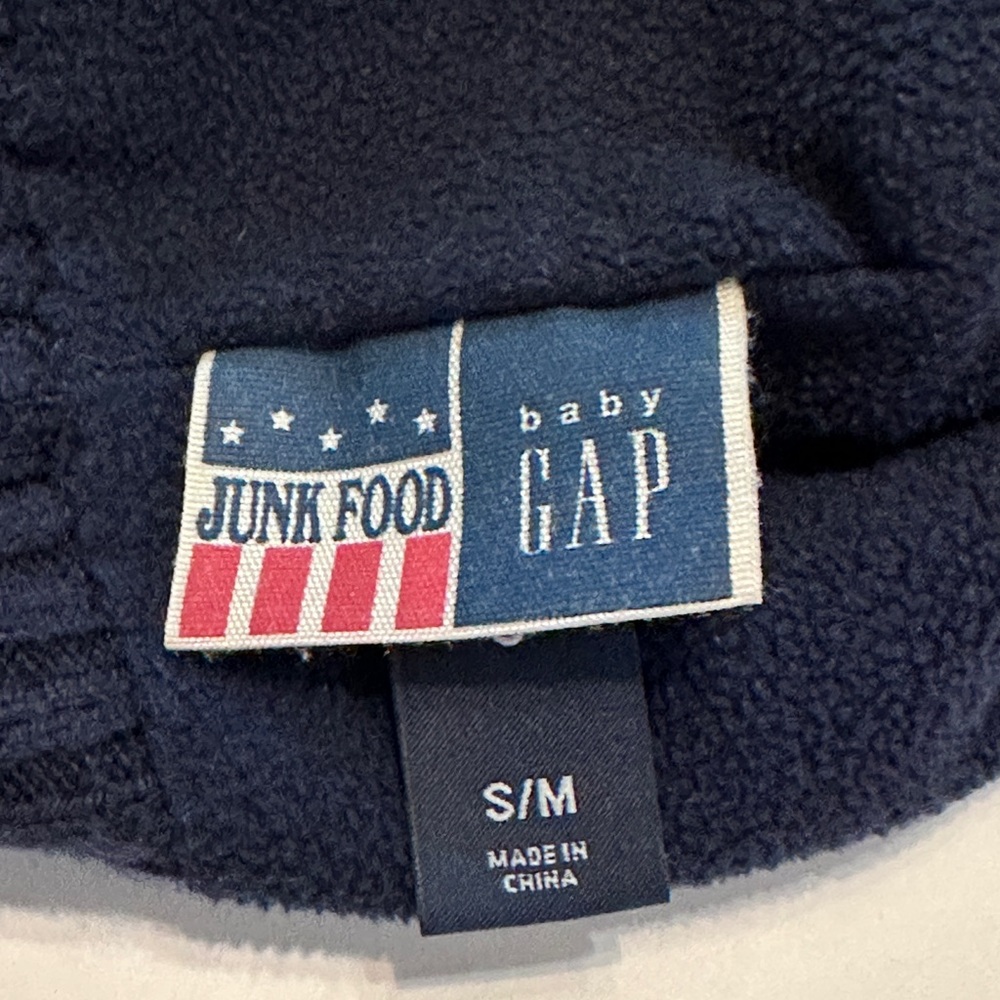 Bundle of 2 Superman kid hats. - Picture 3 of 5